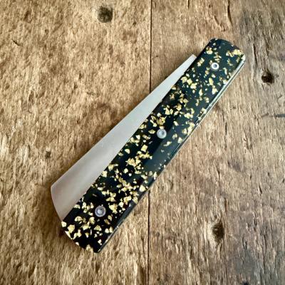 20/20 - Résine et paillettes dorées