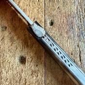 Le Sauveterre 11 cm - Corne blonde - ressort demi guilloché