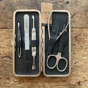 Trousse manucure - ciseaux à ongles , pince à peaux - Noir