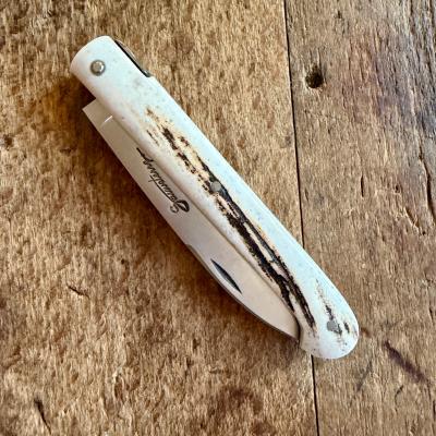 Le Sauveterre 11 cm - Bois de Cerf - ressort demi guilloché