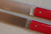 9.47 - Couteaux de table - rouges